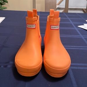Orange hunter boots. Size 3 in girls.
